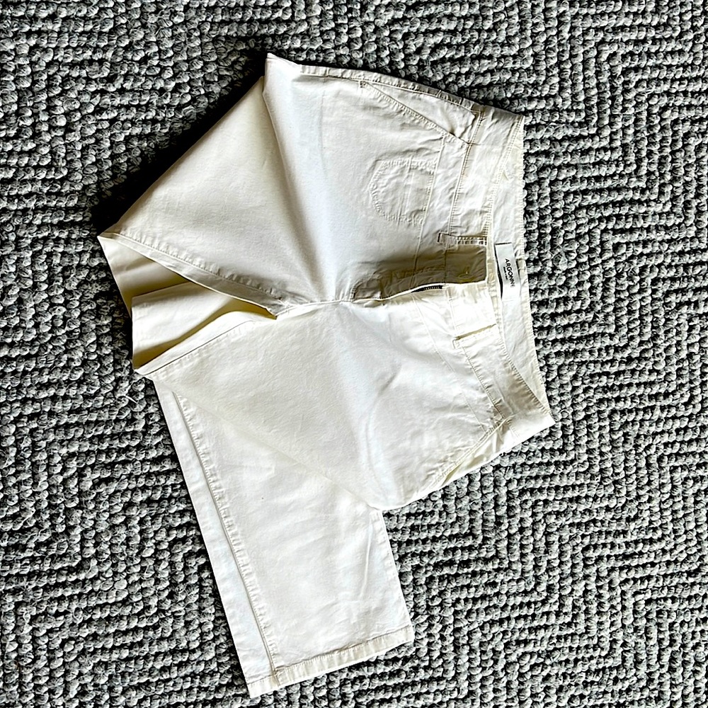 Beautiful white pants, from Argonne ( Italian Brand) size 44 (6/8)